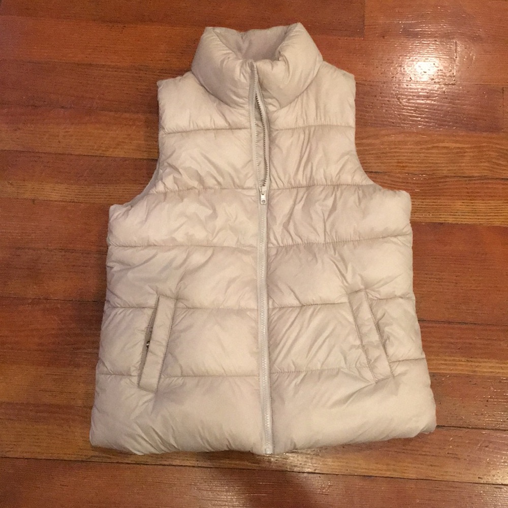 Old Navy Puffer Vest NWT